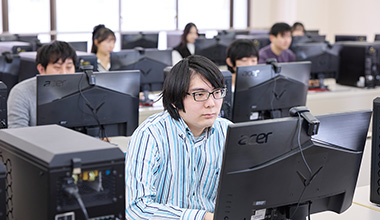 コンピュータの基礎から学習するので初心者でも安心