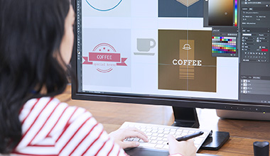Adobeの最先端ソフトを学ぶことができる