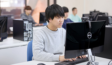 コンピュータやプログラミングの基礎から学習するので初心者でも安心