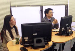 左から、熊本大学の合田先生、エスエイティーティー㈱の星野氏